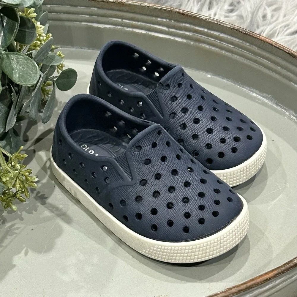 Old Navy Blue Perforated Vinyl Slip-On Sneakers Toddler‎ Size 5